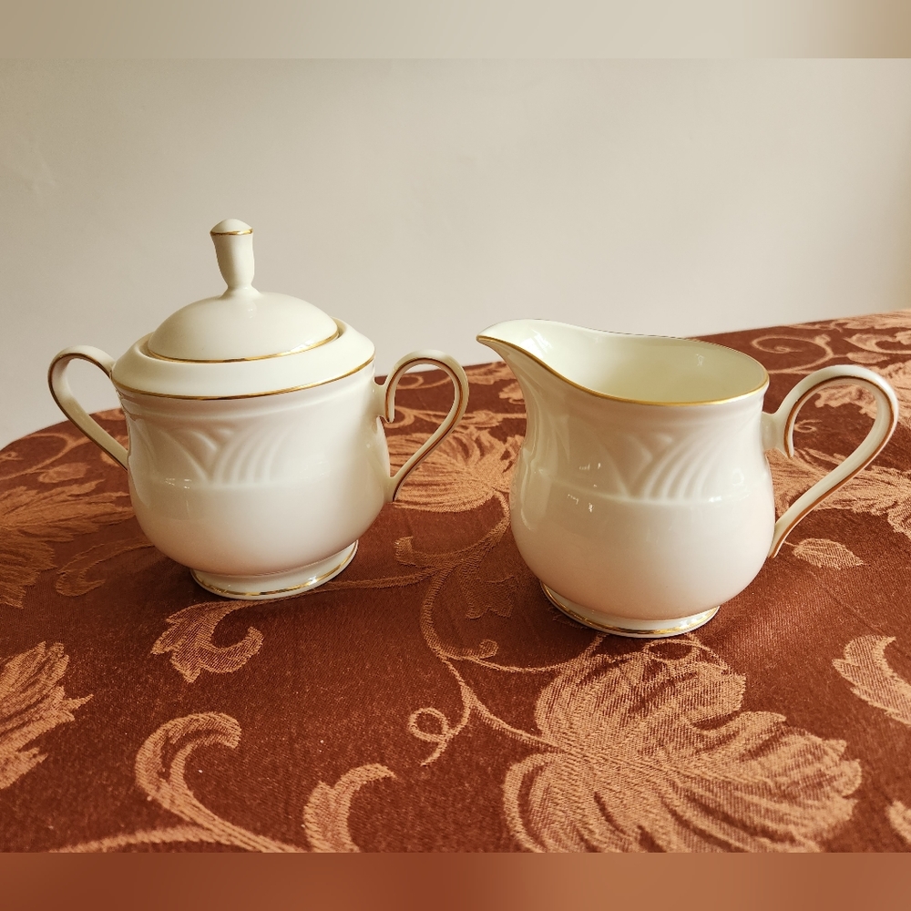 LenoxGolden Sand Dune sugar and creamer set